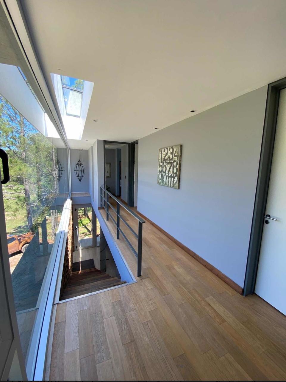 b2b34a51-57b0-4bb8-a8b6-ec9e425c0864